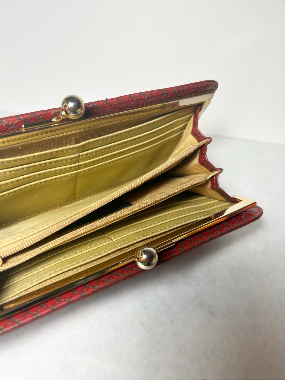 HOBO International Red Snake/Croc Embossed Gold Hinged Metal Frame Clutch VTG - Picture 7 of 10
